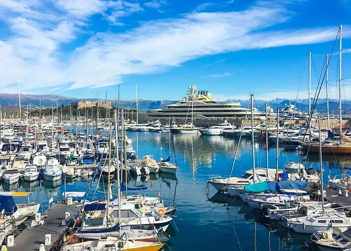 Hotel De L'etoile 3*