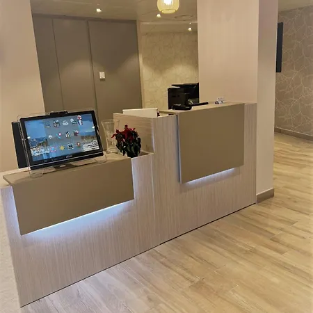 De L'etoile Hotel 3*