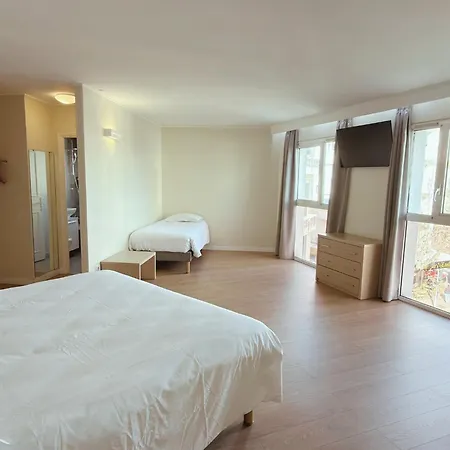 De L'etoile 3*
