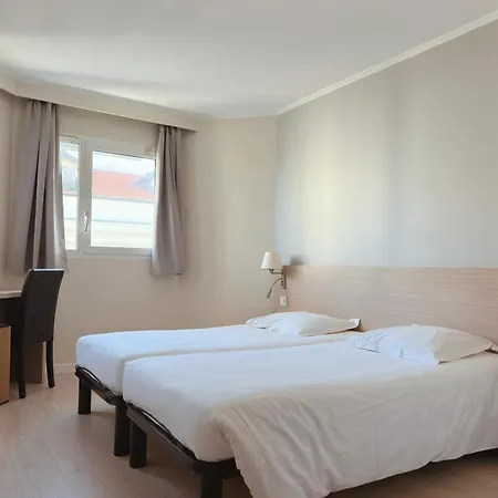 De L'etoile מלון אנטיב