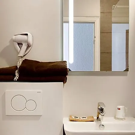 Hotel De L'etoile 3*