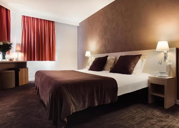 De L'etoile 3* أنتيب