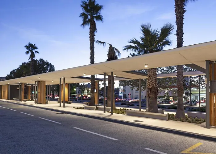 De L'etoile מלון אנטיב